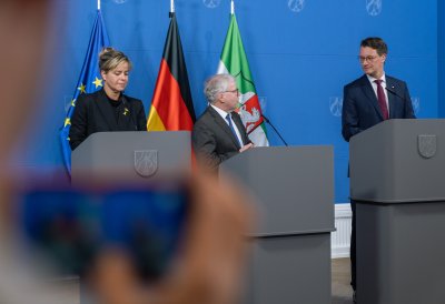 Ehemaliger ESA-Astronaut Prof. Dr. Reinhold Ewald wird Raumfahrtbotschafter des Landes Nordrhein-Westfalen