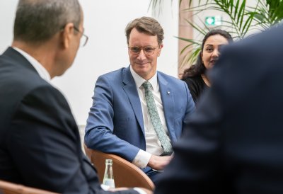 Ministerpräsident Wüst empfängt den Premierminister der Republik Usbekistan Abdulla Aripov