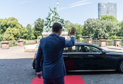 Ministerpräsident Wüst empfängt den Premierminister der Republik Usbekistan Abdulla Aripov