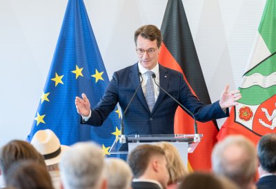 Ministerpräsident Hendrik Wüst verleiht den Verdienstorden des Landes Nordrhein-Westfalen an 15 Persönlichkeiten