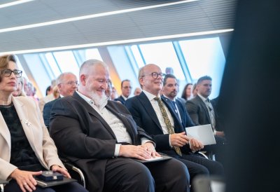 Ministerpräsident Hendrik Wüst verleiht den Verdienstorden des Landes Nordrhein-Westfalen an 15 Persönlichkeiten