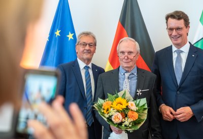 Ministerpräsident Hendrik Wüst verleiht den Verdienstorden des Landes Nordrhein-Westfalen an 15 Persönlichkeiten