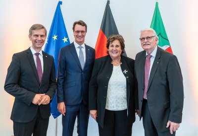 Ministerpräsident Hendrik Wüst verleiht den Verdienstorden des Landes Nordrhein-Westfalen an 15 Persönlichkeiten