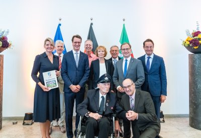 Ministerpräsident Hendrik Wüst verleiht den Verdienstorden des Landes Nordrhein-Westfalen an 15 Persönlichkeiten