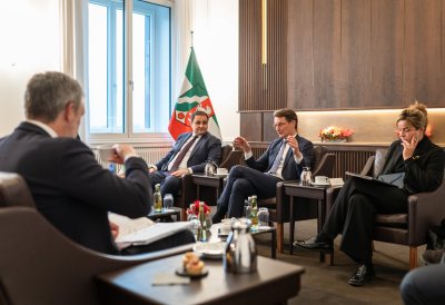 Ministerpräsident Wüst empfängt den Gouverneur von Minnesota Tim Walz