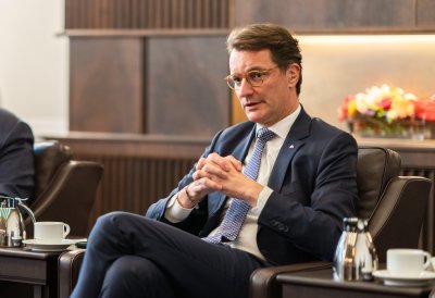 Ministerpräsident Wüst empfängt den Gouverneur von Minnesota Tim Walz