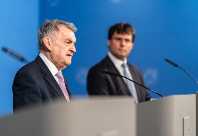 Innenminister Herbert Reul steht am Rednerpult