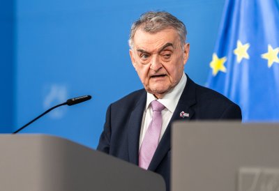 Innenminister Herbert Reul steht am Rednerpult