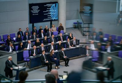 Die Gäste sitzen im Bundestag