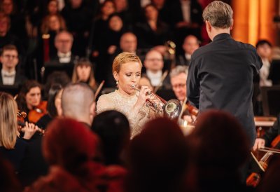 Ein Trompeten-Spielerin im Foku