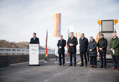 Vorzeitige Wiedereröffnung der A45-Talbrücke Rahmede setzt bundesweites Signal
