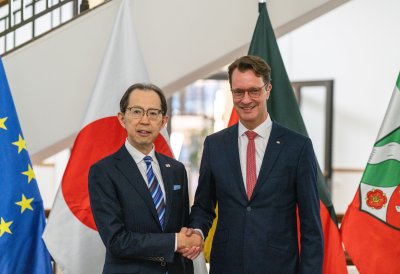 Ministerpräsident Hendrik Wüst empfängt Gouverneur der japanischen Präfektur Fukushima Masao Uchibori