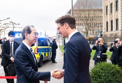 Ministerpräsident Hendrik Wüst empfängt Gouverneur der japanischen Präfektur Fukushima Masao Uchibori