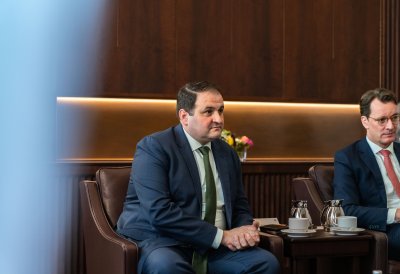 Ministerpräsident Hendrik Wüst empfängt Gouverneur der japanischen Präfektur Fukushima Masao Uchibori