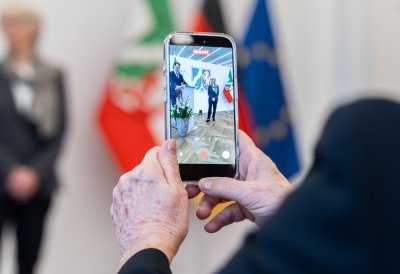 Ministerpräsident Hendrik Wüst übergibt den Bundesverdienstorden an drei Persönlichkeiten aus Nordrhein-Westfalen