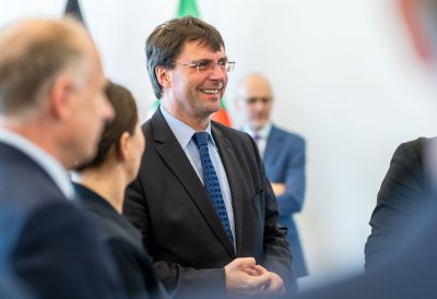 Landesregierung überträgt Tarifergebnis auf Beamte, Richter sowie Versorgungsempfänger