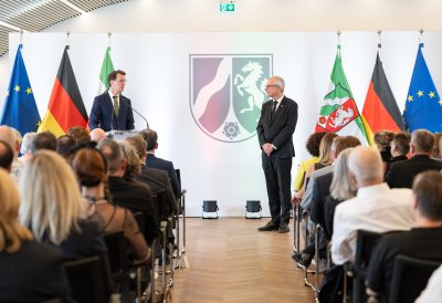 Ministerpräsident Hendrik Wüst verleiht Verdienstorden des Landes Nordrhein-Westfalen an 15 Persönlichkeiten