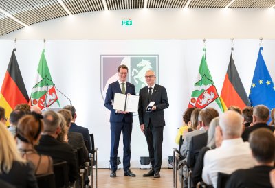 Ministerpräsident Hendrik Wüst verleiht Verdienstorden des Landes Nordrhein-Westfalen an 15 Persönlichkeiten