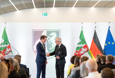 Ministerpräsident Hendrik Wüst verleiht Verdienstorden des Landes Nordrhein-Westfalen an 15 Persönlichkeiten