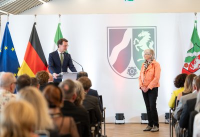 Ministerpräsident Hendrik Wüst verleiht Verdienstorden des Landes Nordrhein-Westfalen an 15 Persönlichkeiten