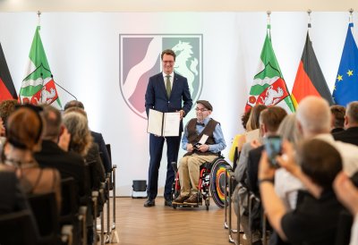 Ministerpräsident Hendrik Wüst verleiht Verdienstorden des Landes Nordrhein-Westfalen an 15 Persönlichkeiten