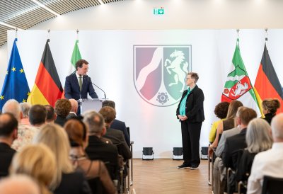 Ministerpräsident Hendrik Wüst verleiht Verdienstorden des Landes Nordrhein-Westfalen an 15 Persönlichkeiten