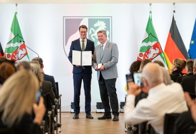 Ministerpräsident Hendrik Wüst verleiht Verdienstorden des Landes Nordrhein-Westfalen an 15 Persönlichkeiten