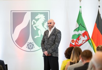 Ministerpräsident Hendrik Wüst verleiht Verdienstorden des Landes Nordrhein-Westfalen an 15 Persönlichkeiten