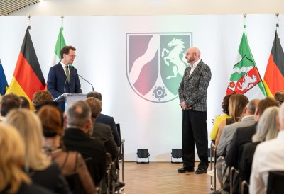 Ministerpräsident Hendrik Wüst verleiht Verdienstorden des Landes Nordrhein-Westfalen an 15 Persönlichkeiten