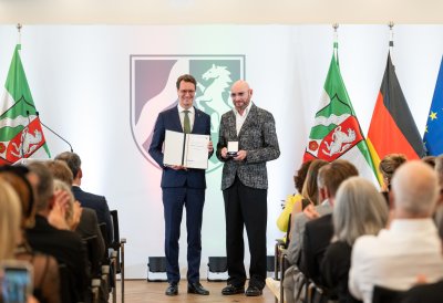 Ministerpräsident Hendrik Wüst verleiht Verdienstorden des Landes Nordrhein-Westfalen an 15 Persönlichkeiten