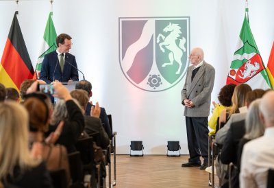 Ministerpräsident Hendrik Wüst verleiht Verdienstorden des Landes Nordrhein-Westfalen an 15 Persönlichkeiten