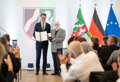 Ministerpräsident Hendrik Wüst verleiht Verdienstorden des Landes Nordrhein-Westfalen an 15 Persönlichkeiten