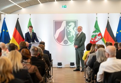 Ministerpräsident Hendrik Wüst verleiht Verdienstorden des Landes Nordrhein-Westfalen an 15 Persönlichkeiten