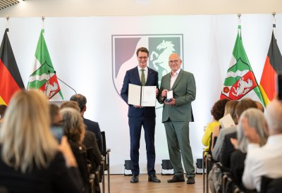 Ministerpräsident Hendrik Wüst verleiht Verdienstorden des Landes Nordrhein-Westfalen an 15 Persönlichkeiten
