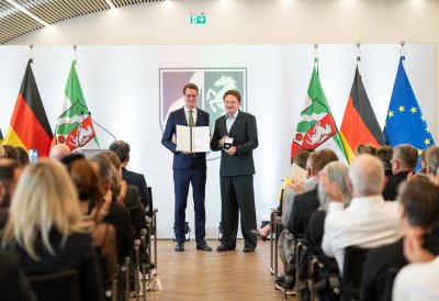 Ministerpräsident Hendrik Wüst verleiht Verdienstorden des Landes Nordrhein-Westfalen an 15 Persönlichkeiten