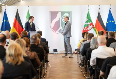 Ministerpräsident Hendrik Wüst verleiht Verdienstorden des Landes Nordrhein-Westfalen an 15 Persönlichkeiten