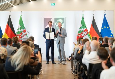 Ministerpräsident Hendrik Wüst verleiht Verdienstorden des Landes Nordrhein-Westfalen an 15 Persönlichkeiten
