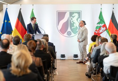 Ministerpräsident Hendrik Wüst verleiht Verdienstorden des Landes Nordrhein-Westfalen an 15 Persönlichkeiten