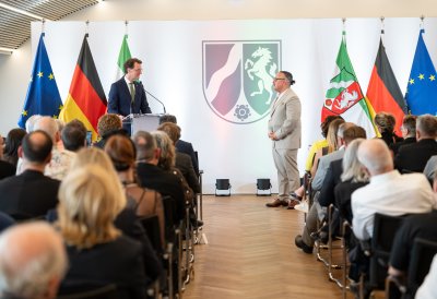 Ministerpräsident Hendrik Wüst verleiht Verdienstorden des Landes Nordrhein-Westfalen an 15 Persönlichkeiten