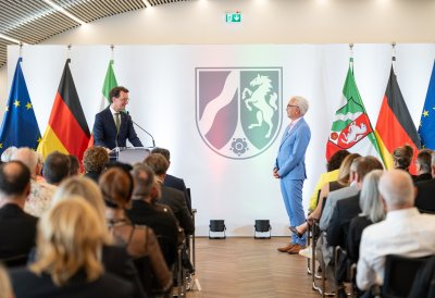 Ministerpräsident Hendrik Wüst verleiht Verdienstorden des Landes Nordrhein-Westfalen an 15 Persönlichkeiten