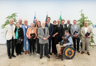 Ministerpräsident Hendrik Wüst verleiht Verdienstorden des Landes Nordrhein-Westfalen an 15 Persönlichkeiten