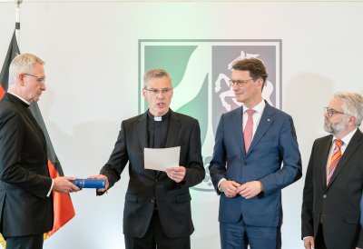 Dr. Heiner Wilmer legt Treueid als künftiger Bischof von Münster ab