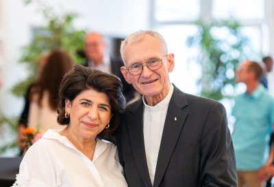 Pfarrer Franz Meurer aus Köln erhält Mevlüde-Genç-Medaille von Ministerpräsident Wüst