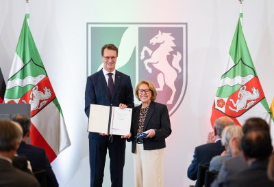 Ministerpräsident Hendrik Wüst verleiht Verdienstorden des Landes Nordrhein-Westfalen an 16 Persönlichkeiten