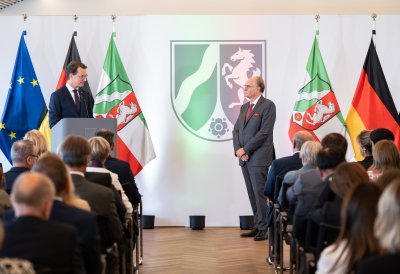 Ministerpräsident Hendrik Wüst verleiht Verdienstorden des Landes Nordrhein-Westfalen an 16 Persönlichkeiten