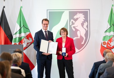 Ministerpräsident Hendrik Wüst verleiht Verdienstorden des Landes Nordrhein-Westfalen an 16 Persönlichkeiten