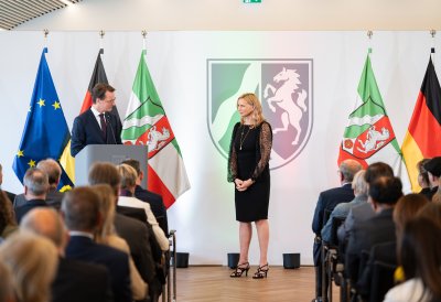 Ministerpräsident Hendrik Wüst verleiht Verdienstorden des Landes Nordrhein-Westfalen an 16 Persönlichkeiten