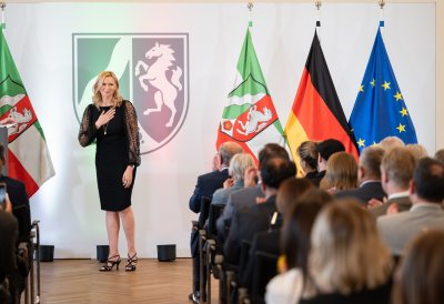 Ministerpräsident Hendrik Wüst verleiht Verdienstorden des Landes Nordrhein-Westfalen an 16 Persönlichkeiten