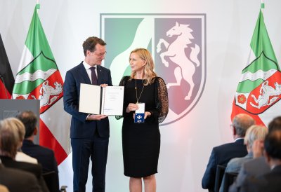 Ministerpräsident Hendrik Wüst verleiht Verdienstorden des Landes Nordrhein-Westfalen an 16 Persönlichkeiten