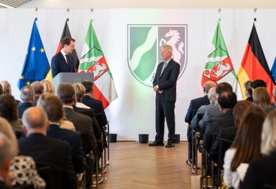 Ministerpräsident Hendrik Wüst verleiht Verdienstorden des Landes Nordrhein-Westfalen an 16 Persönlichkeiten